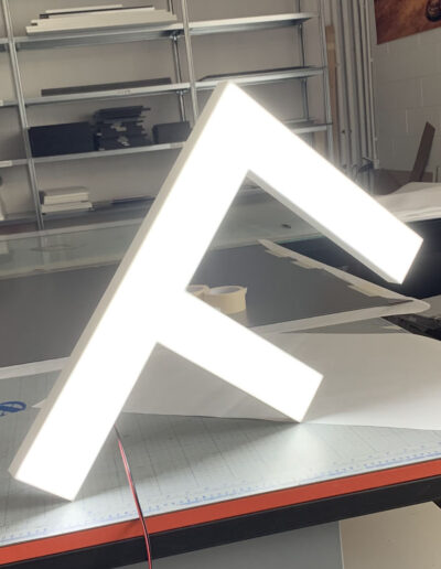 Insegne a LED e Totem MadioPrint
